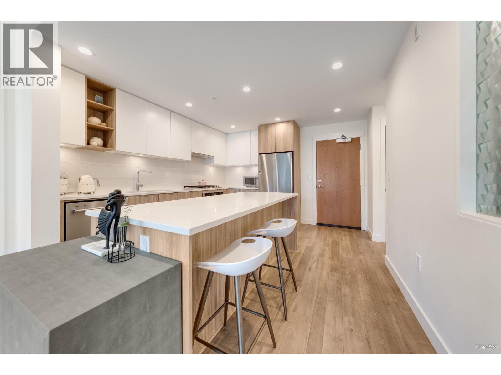 Photo 4 of 319 750 Dogwood Street, Coquitlam BC