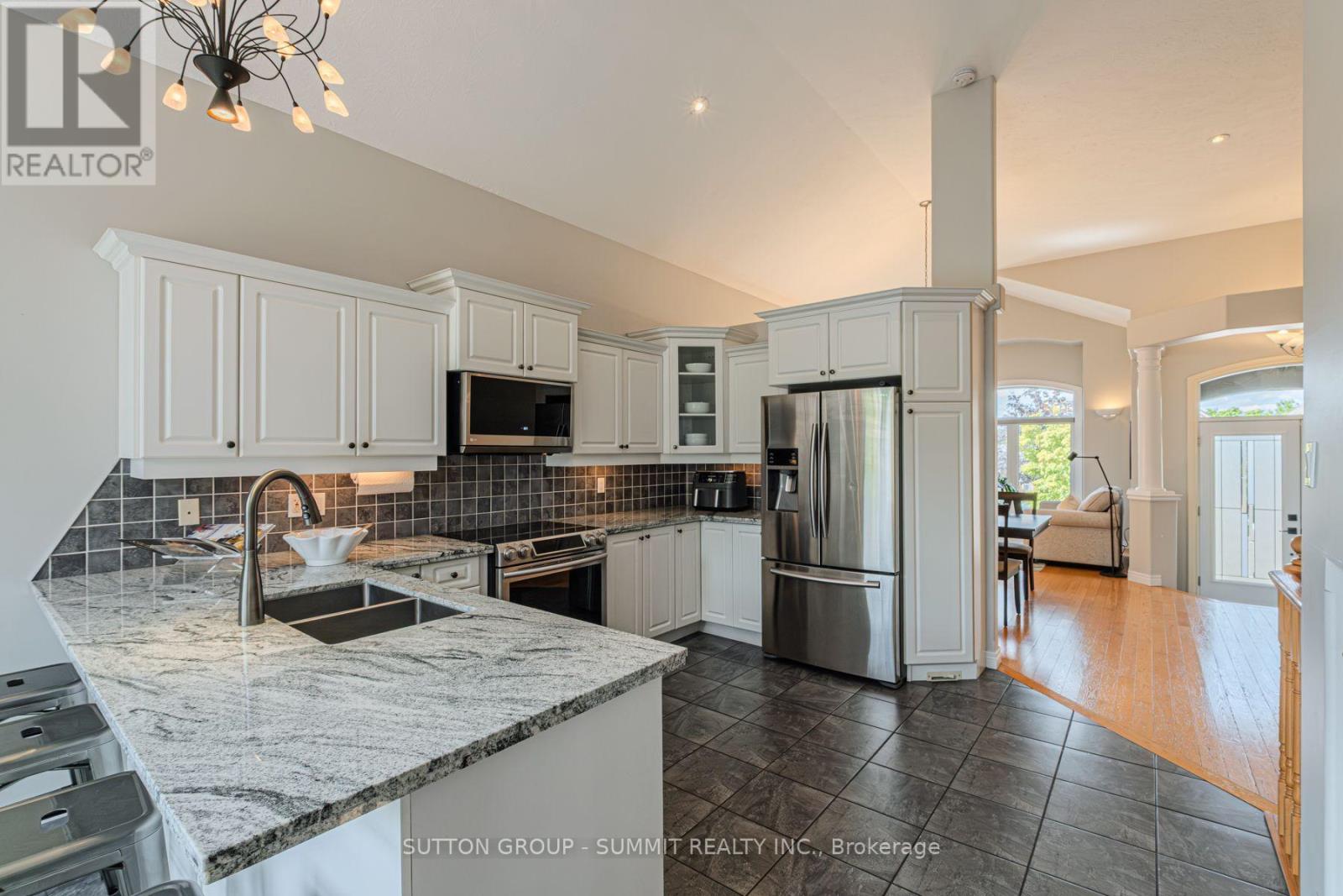 Photo 13 of 5 Macdonald Crescent, Brantford ON