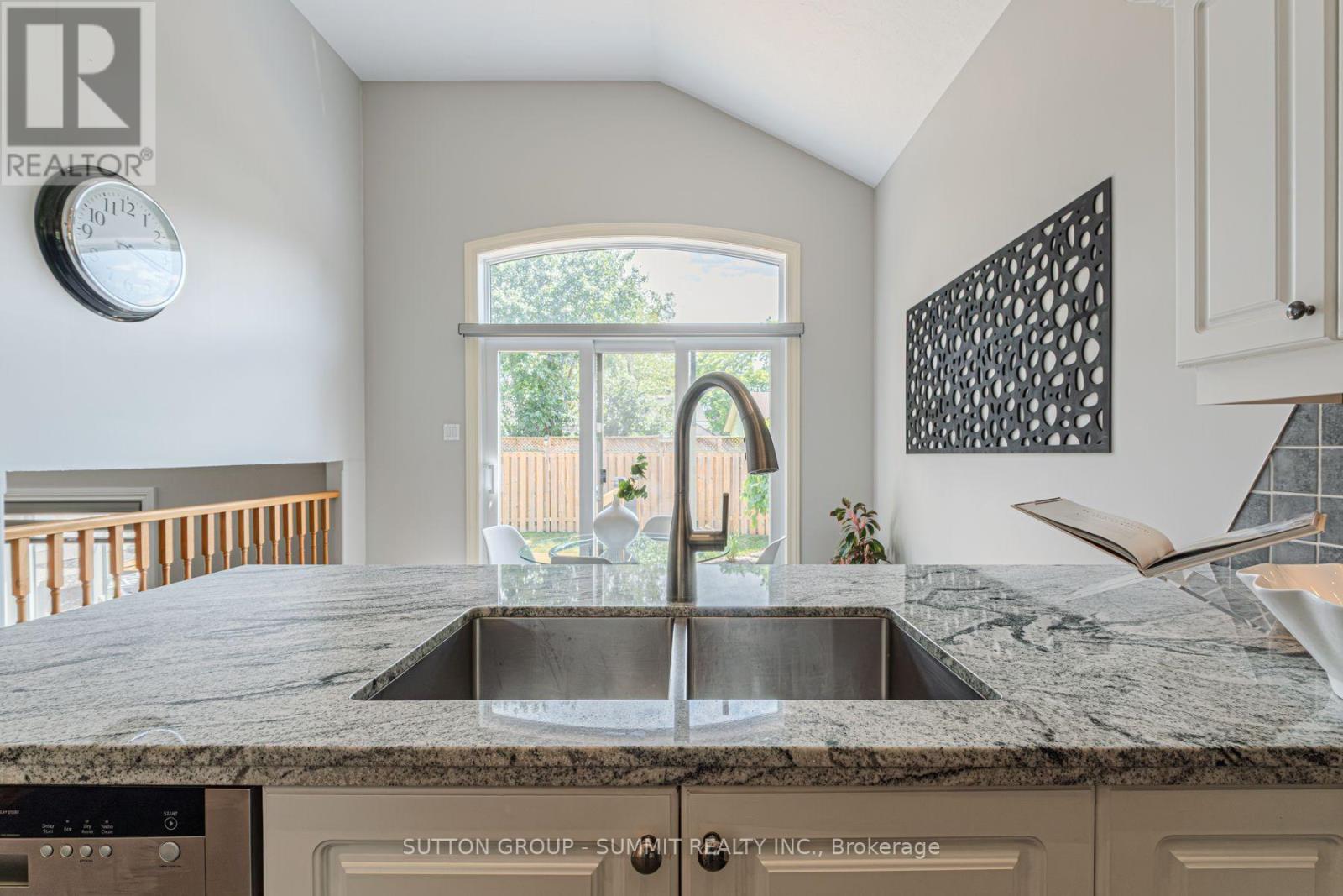 Photo 15 of 5 Macdonald Crescent, Brantford ON