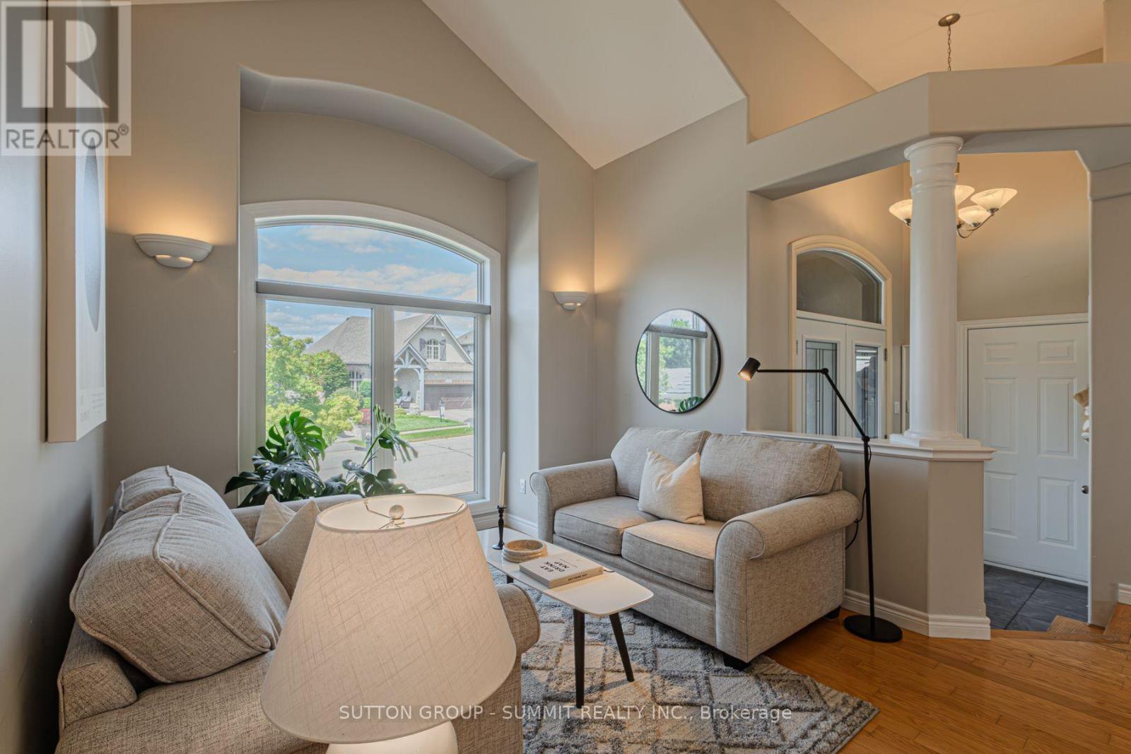 Photo 9 of 5 Macdonald Crescent, Brantford ON