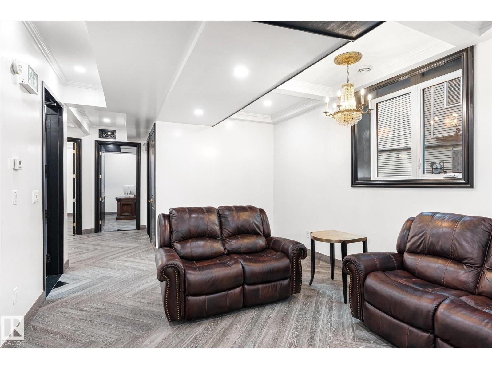 Photo 33 of 11833 102 Av Nw, Edmonton AB