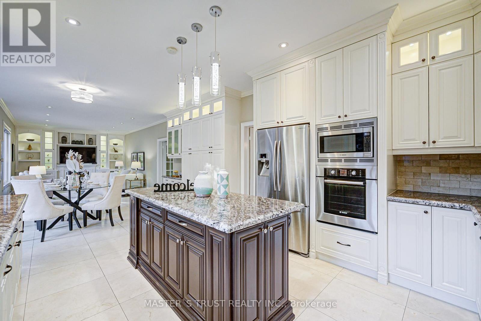 Photo 18 of 2 Lytton Boulevard, Richmond Hill ON
