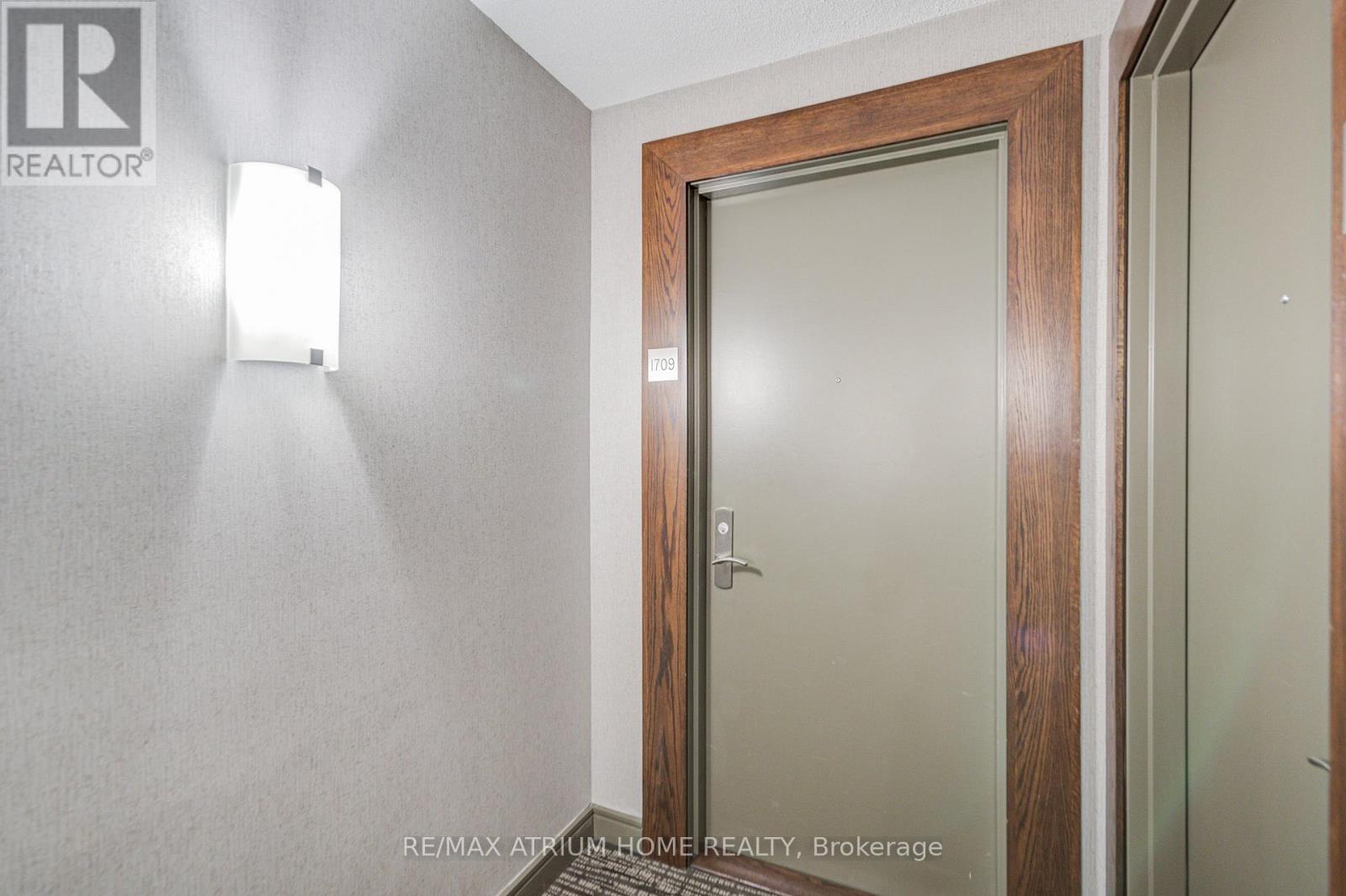 Photo 4 of 1709 761 Bay Street, Toronto ON