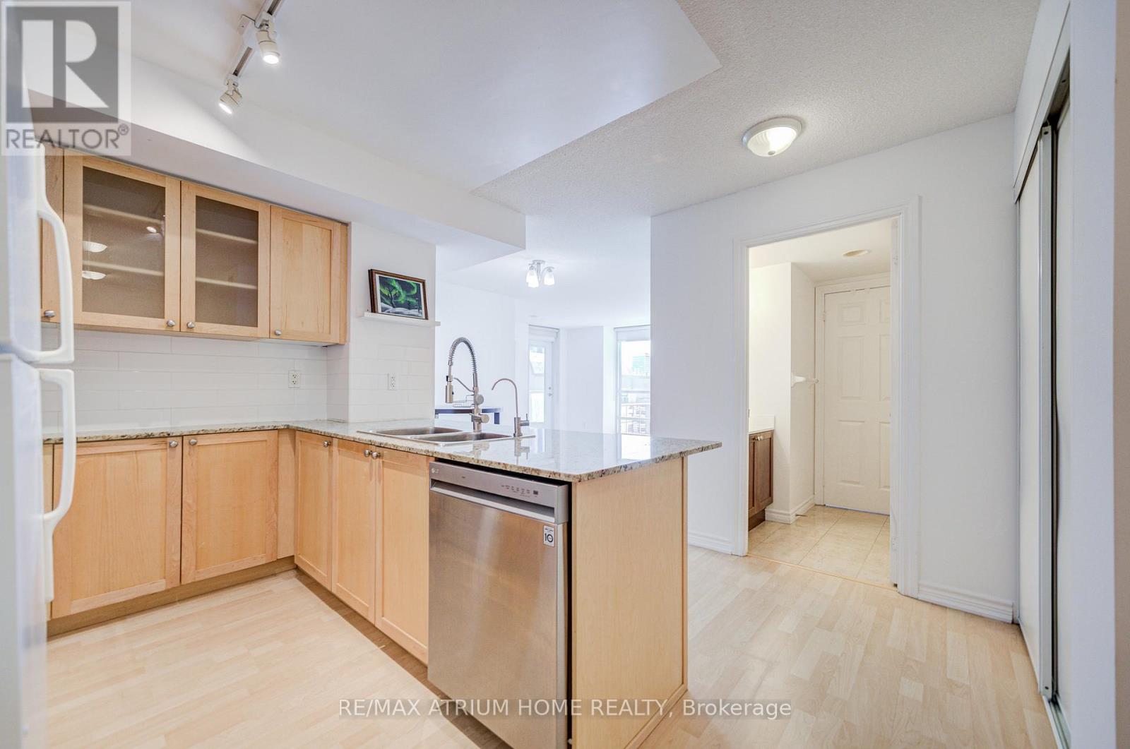 Photo 7 of 1709 761 Bay Street, Toronto ON
