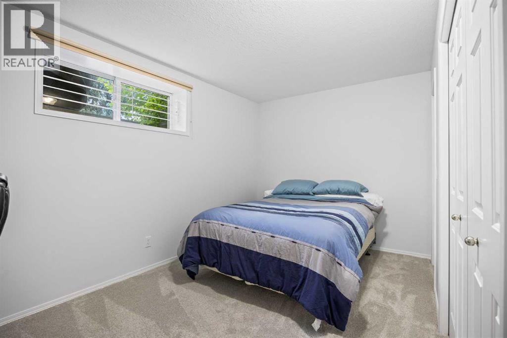Single Family House for Sale in  Mckenzie Lake Crescent SE McKenzie Lake Calgary 