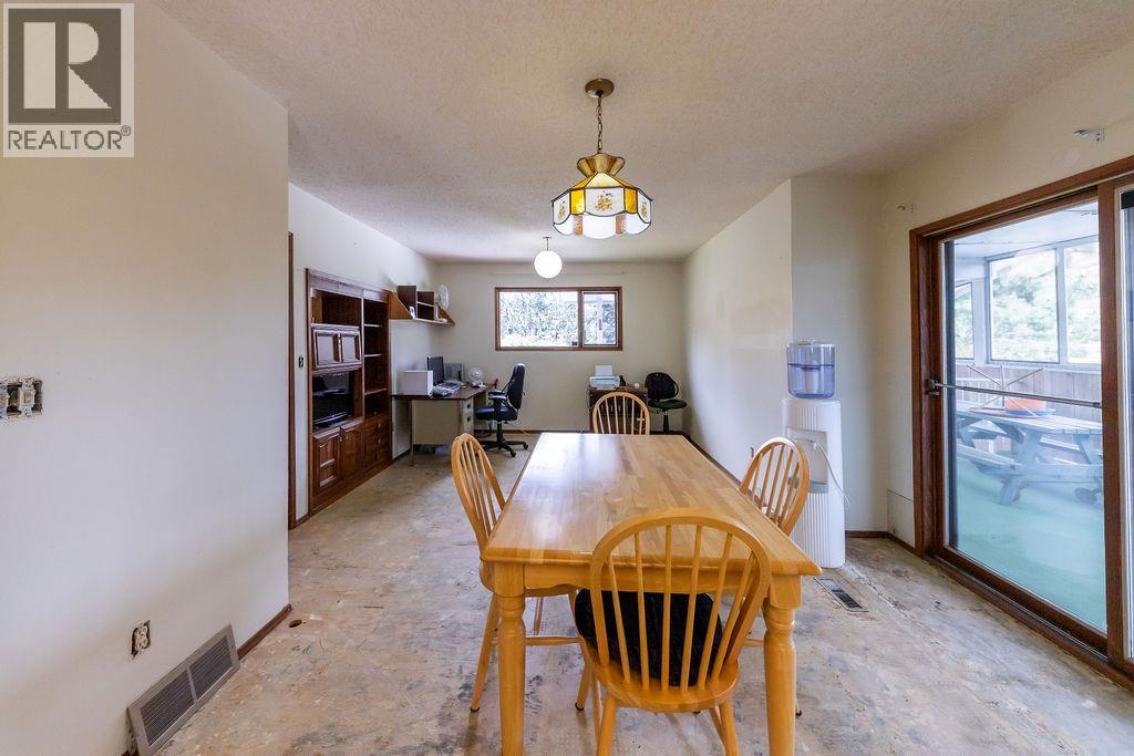 Photo 7 of 1561 Plateau Place, Kamloops BC