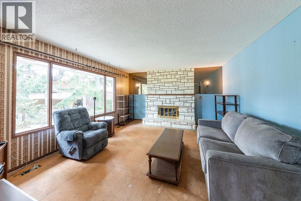 Photo 5 of 1561 Plateau Place, Kamloops BC