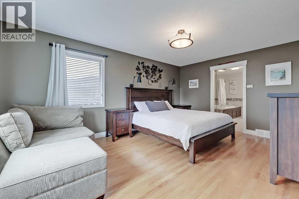 Single Family House for Sale in  Scimitar Bay NW Scenic Acres Calgary 