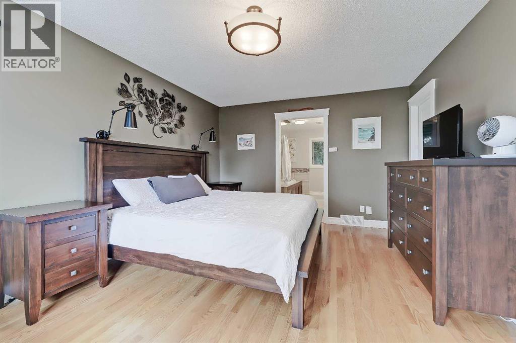 Single Family House for Sale in  Scimitar Bay NW Scenic Acres Calgary 