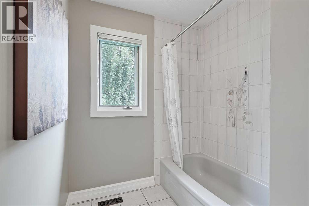 Single Family House for Sale in  Scimitar Bay NW Scenic Acres Calgary 