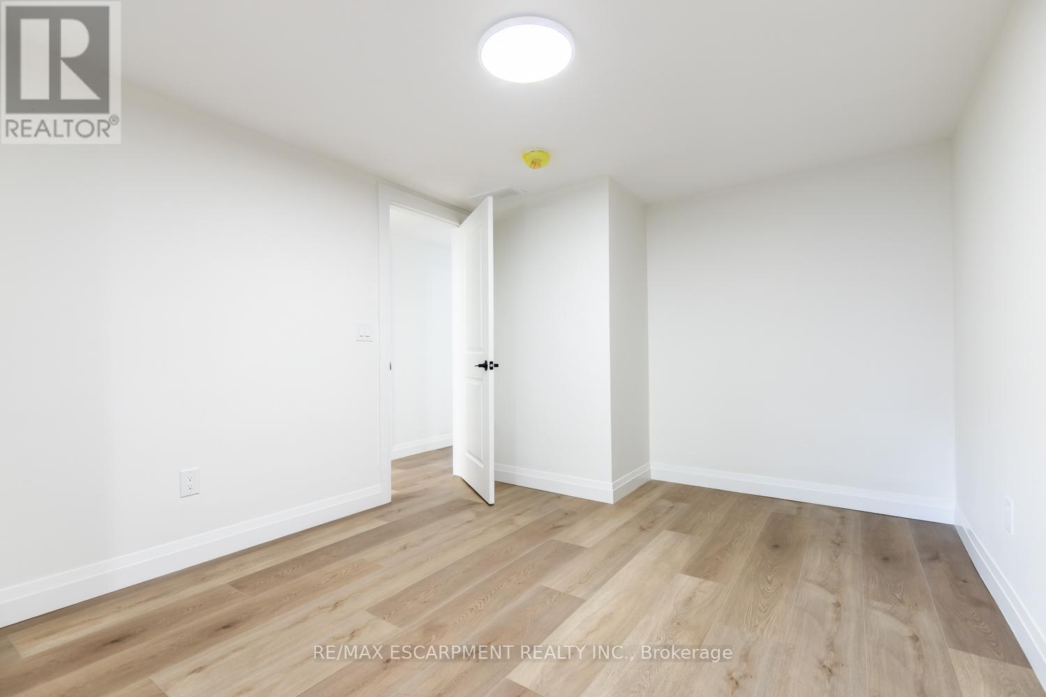 Photo 13 of 92 Pearl Street S, Hamilton ON
