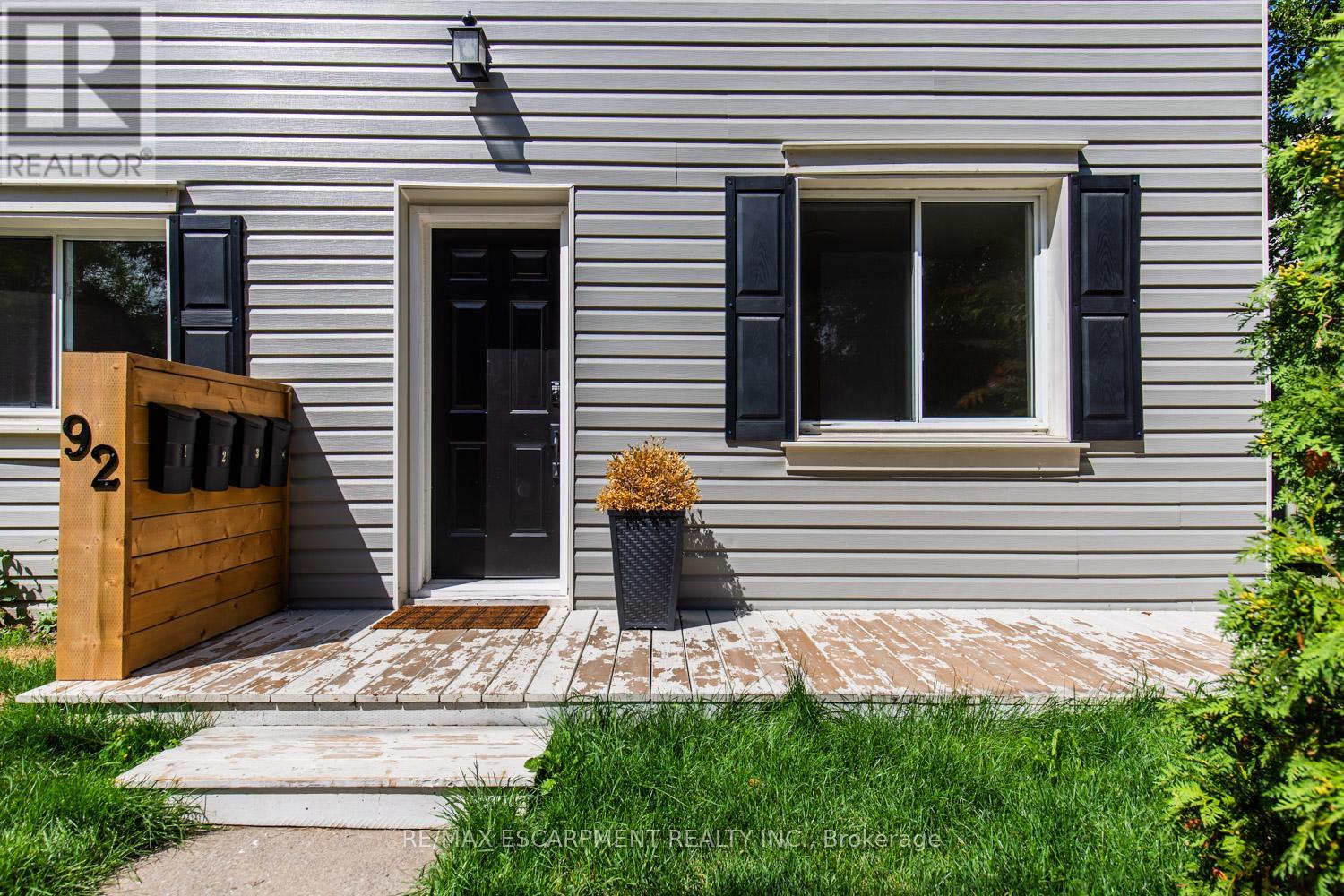 Photo 2 of 92 Pearl Street S, Hamilton ON