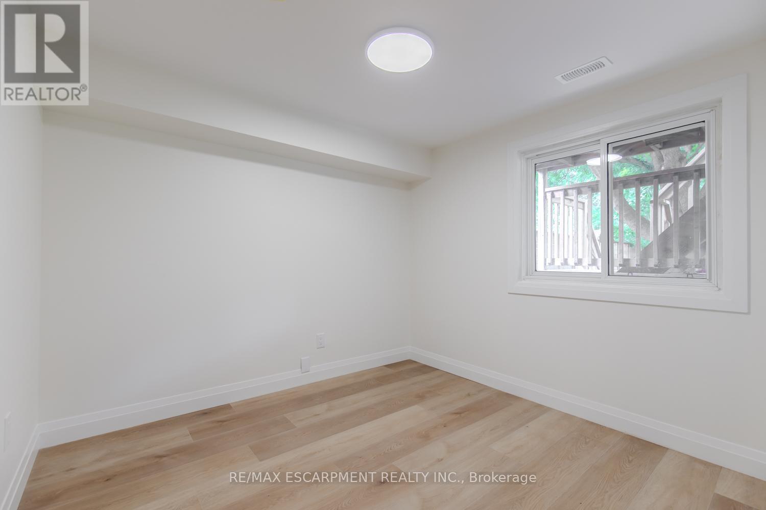 Photo 33 of 92 Pearl Street S, Hamilton ON