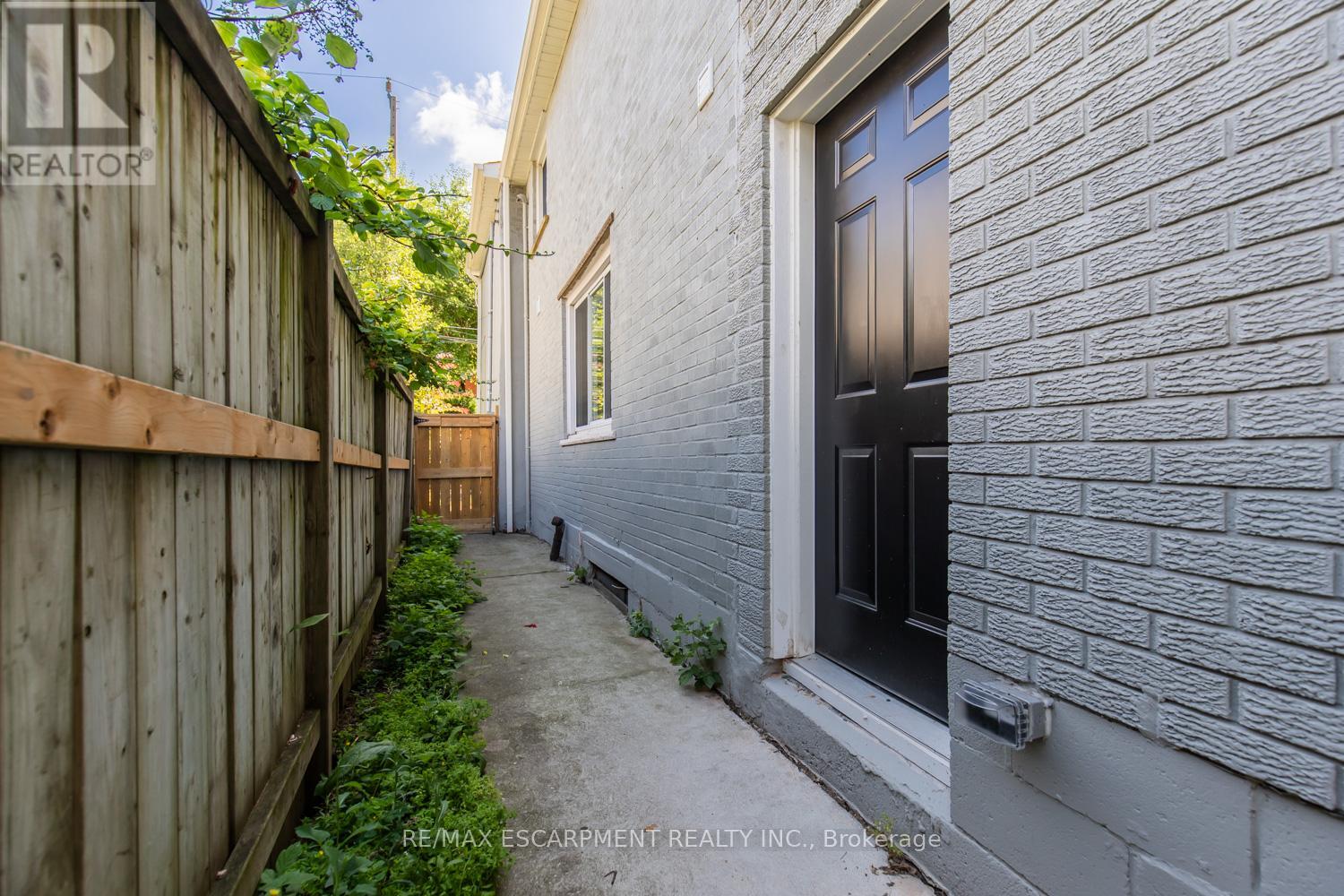 Photo 36 of 92 Pearl Street S, Hamilton ON