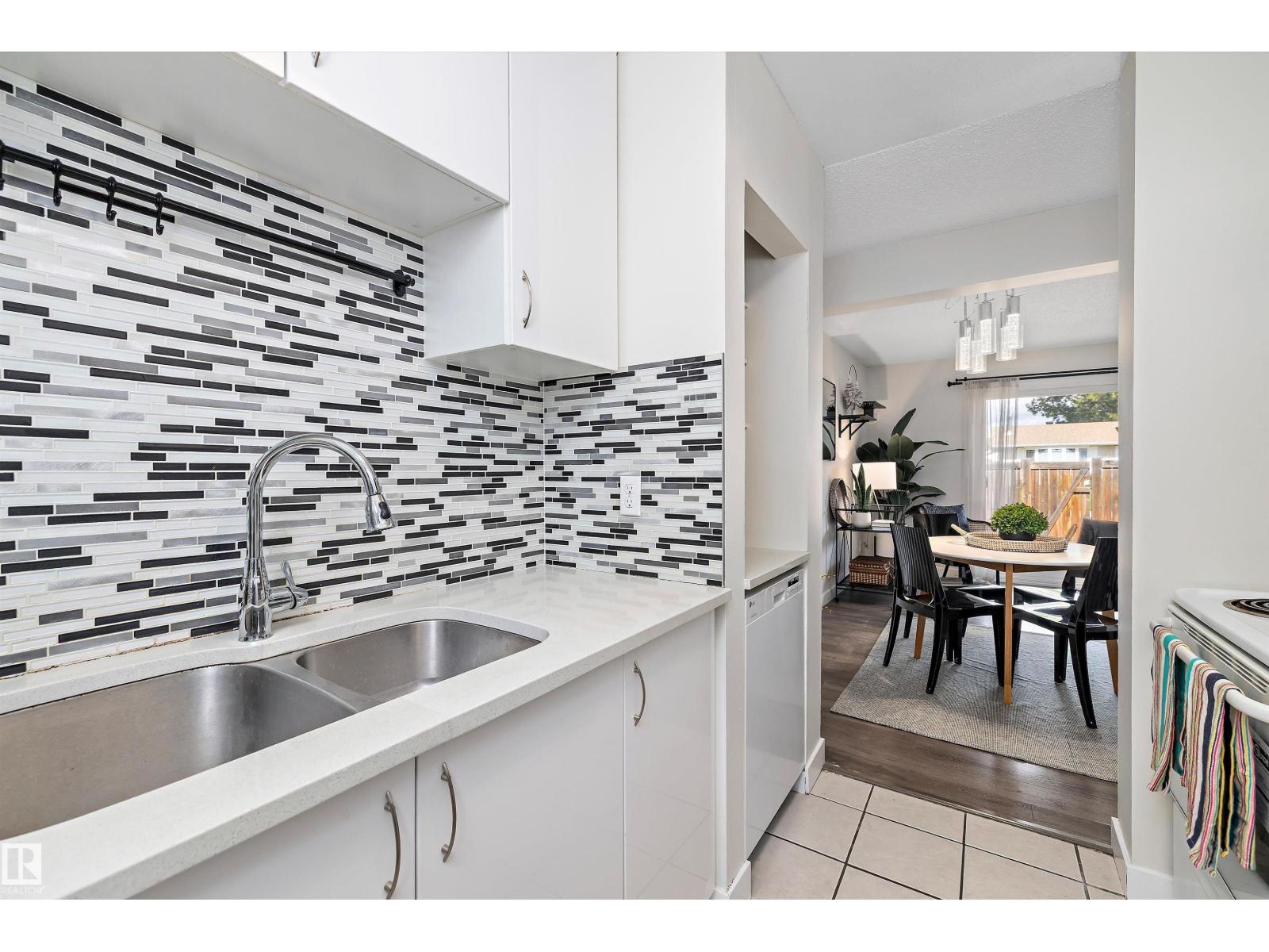Photo 16 of 18365 66 Av Nw, Edmonton AB