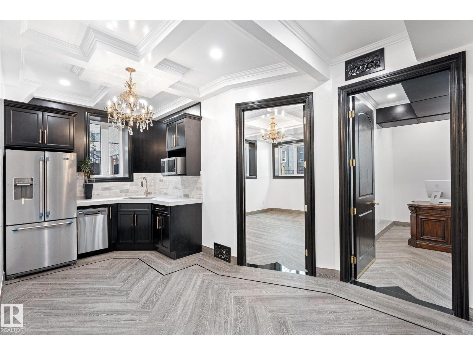 Photo 35 of 11833 102 Av Nw, Edmonton AB