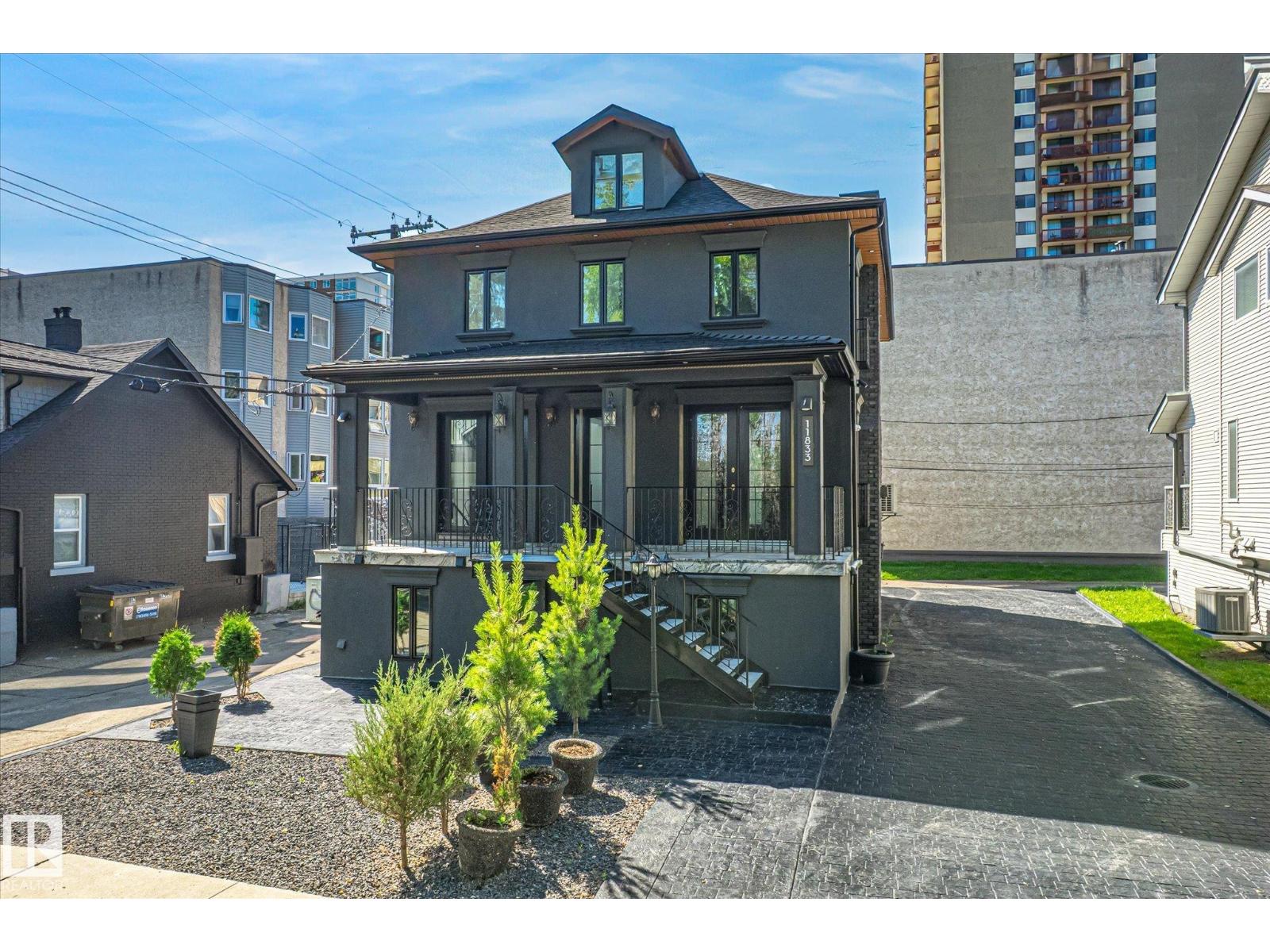 Photo 1 of 11833 102 Av Nw, Edmonton AB