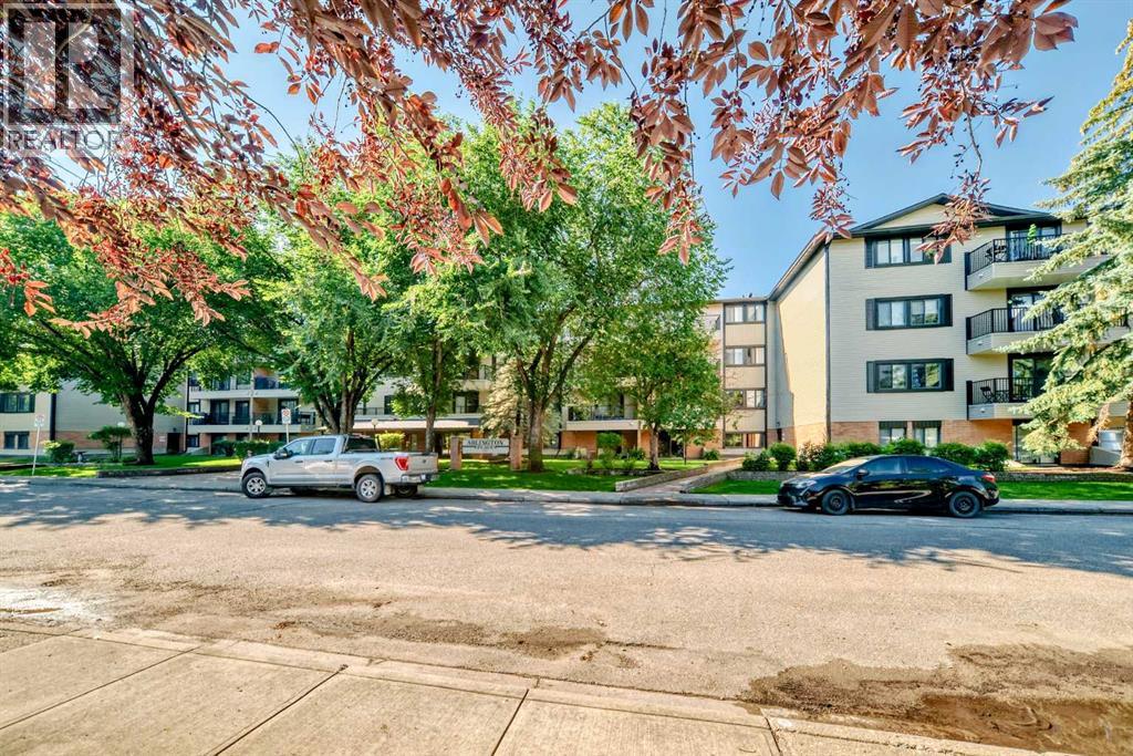 Single Family House for Sale in    Avenue Windsor Park Calgary 