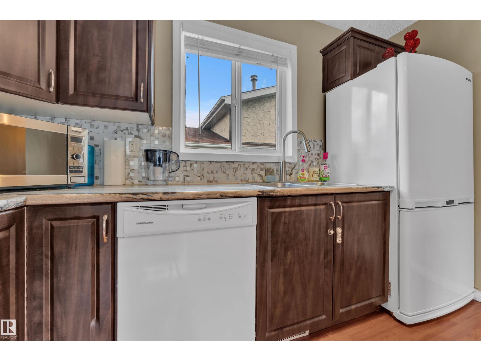 Photo 14 of 18615 75 Av Nw, Edmonton AB
