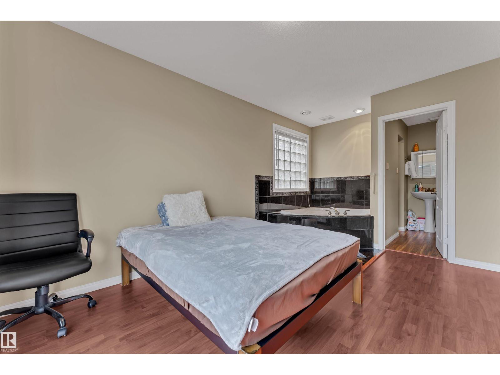 Photo 19 of 18615 75 Av Nw, Edmonton AB