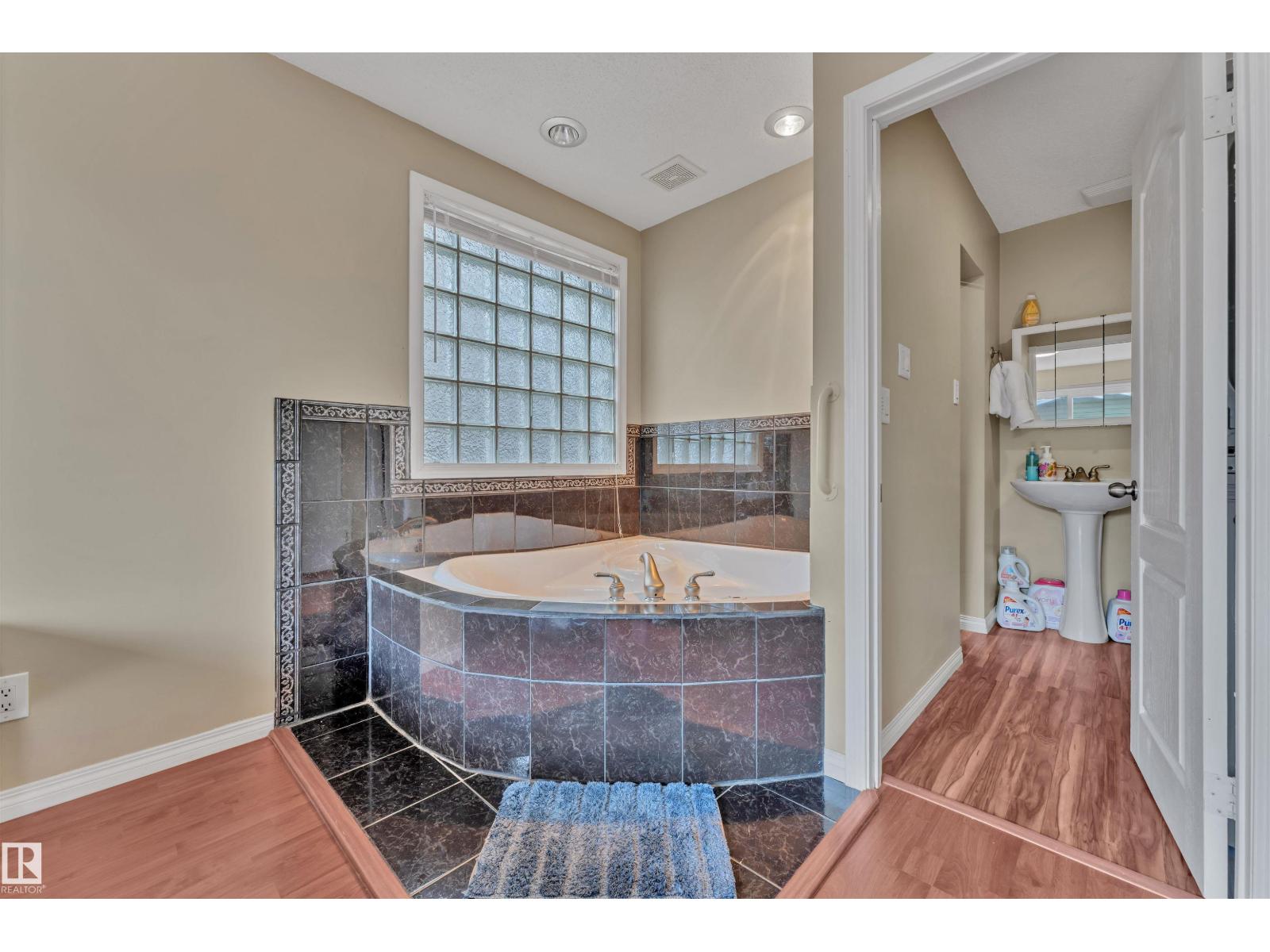 Photo 20 of 18615 75 Av Nw, Edmonton AB