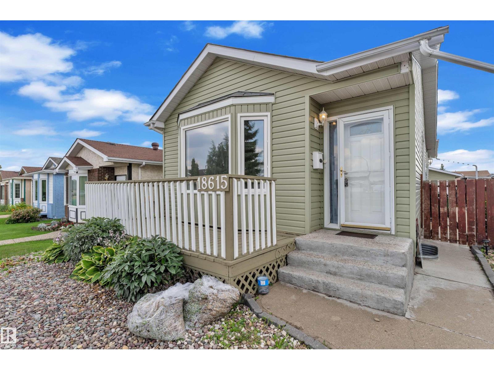 Photo 4 of 18615 75 Av Nw, Edmonton AB