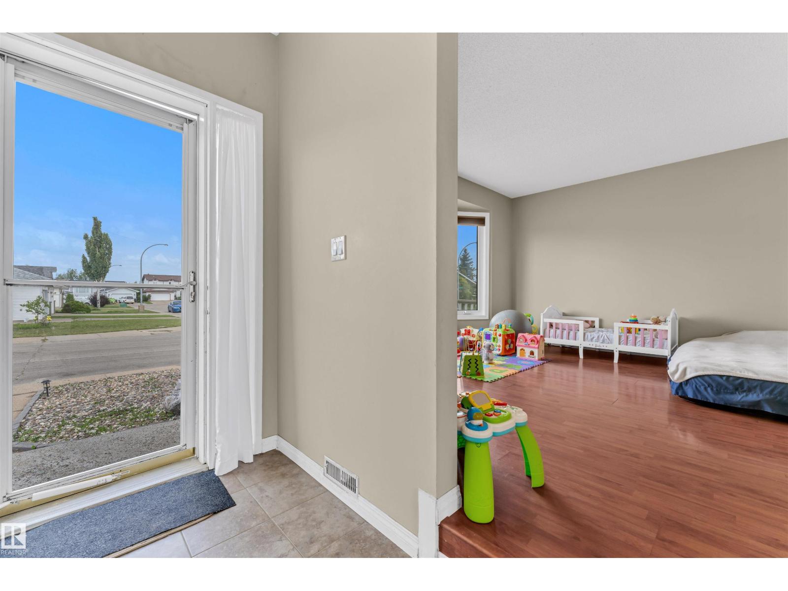 Photo 5 of 18615 75 Av Nw, Edmonton AB