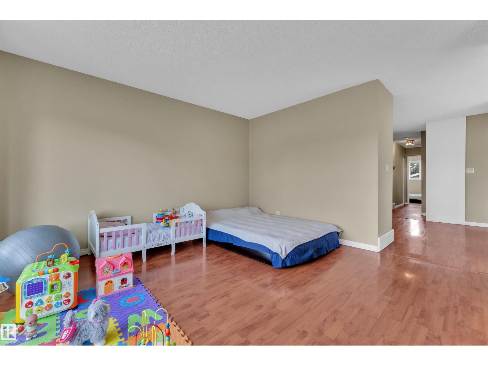 Photo 7 of 18615 75 Av Nw, Edmonton AB
