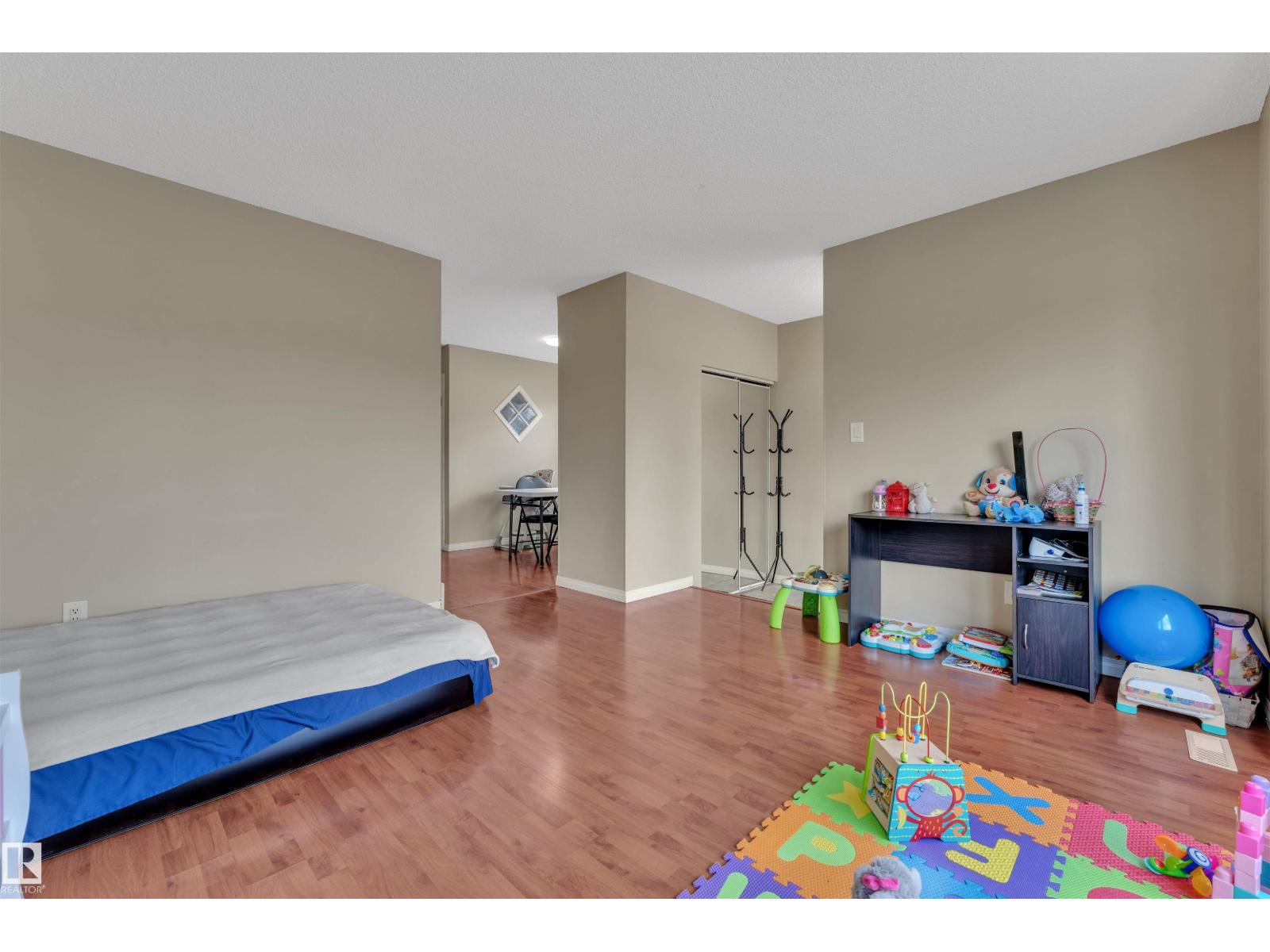 Photo 8 of 18615 75 Av Nw, Edmonton AB