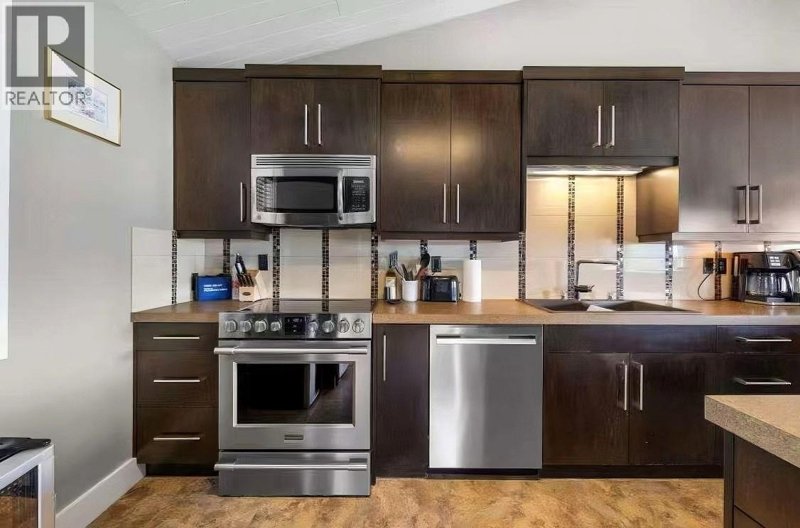  1084 Westside Road South, West Kelowna