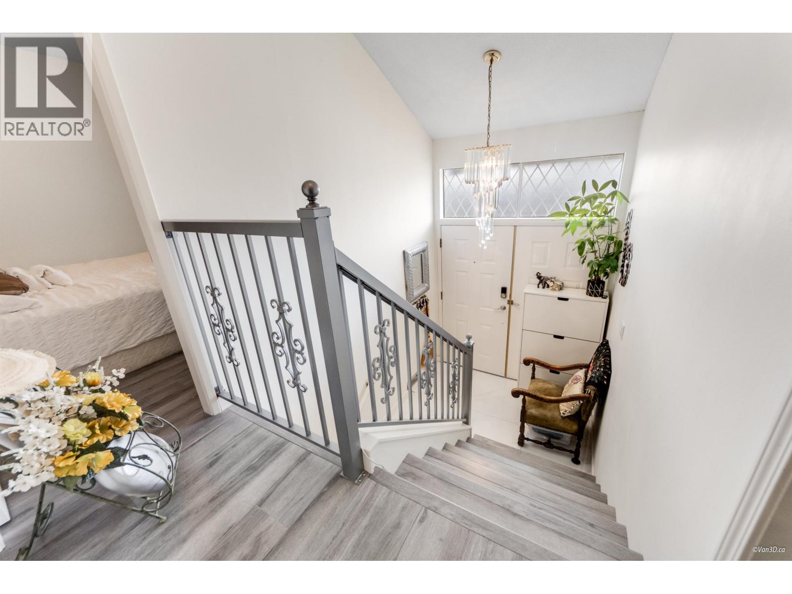 Photo 8 of 6593 Lochdale Street, Burnaby BC