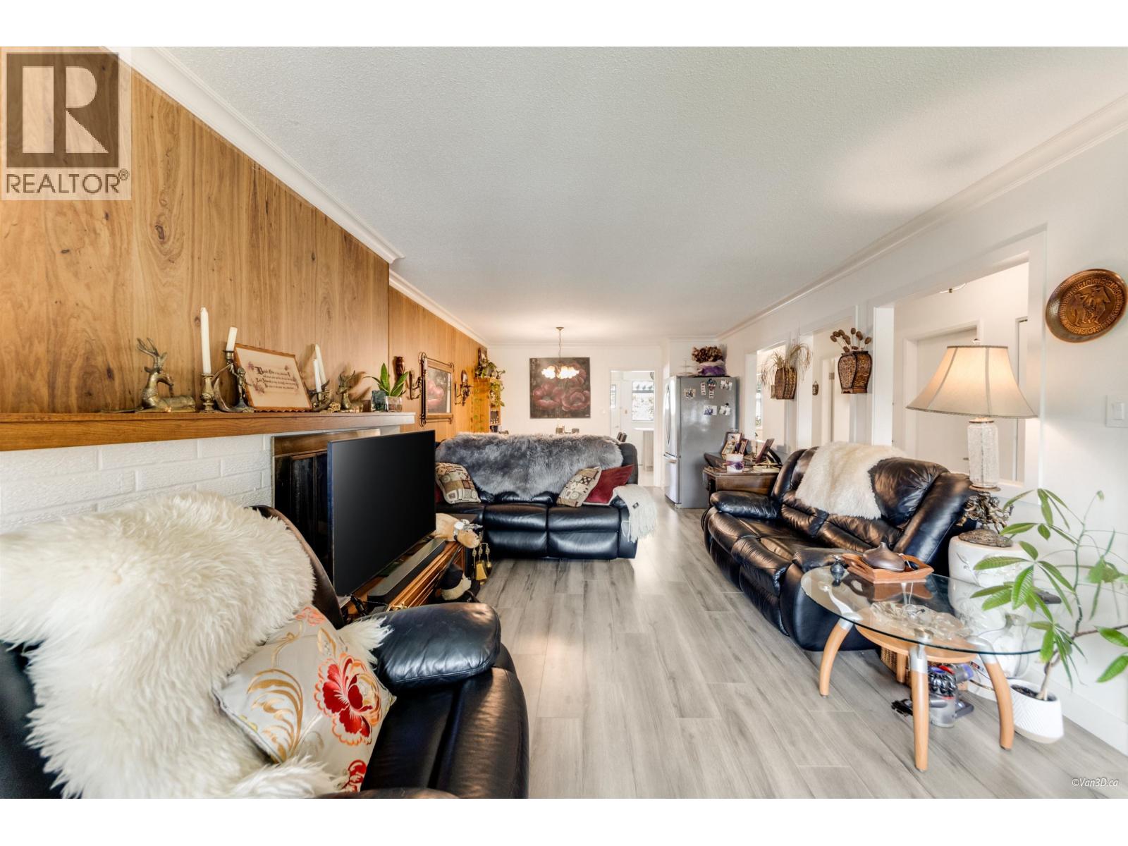 Photo 9 of 6593 Lochdale Street, Burnaby BC