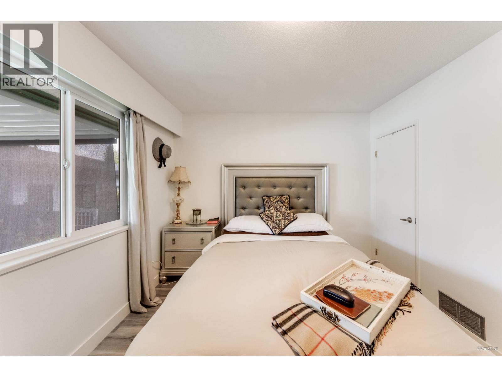 Photo 16 of 6593 Lochdale Street, Burnaby BC