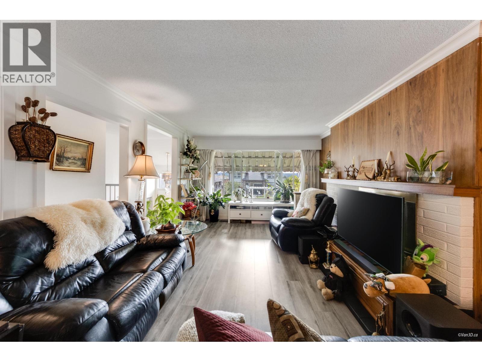 Photo 11 of 6593 Lochdale Street, Burnaby BC