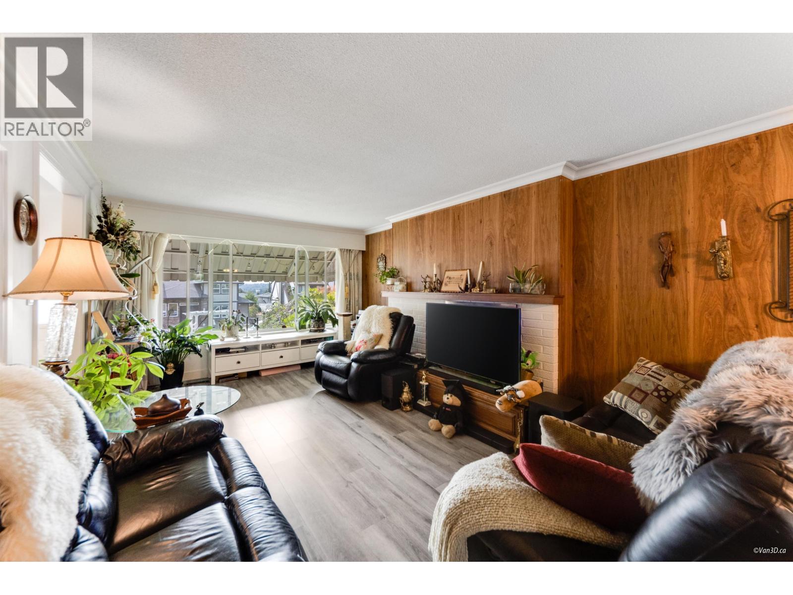 Photo 10 of 6593 Lochdale Street, Burnaby BC
