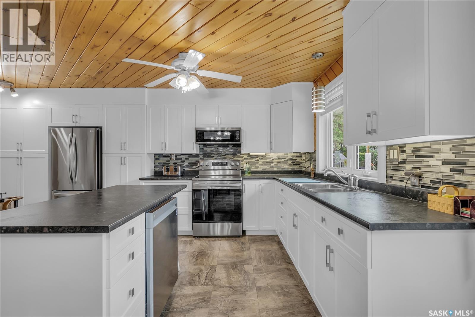 Photo 25 of 41 Silver Willow Road, Prince Albert Rm No 461 SK