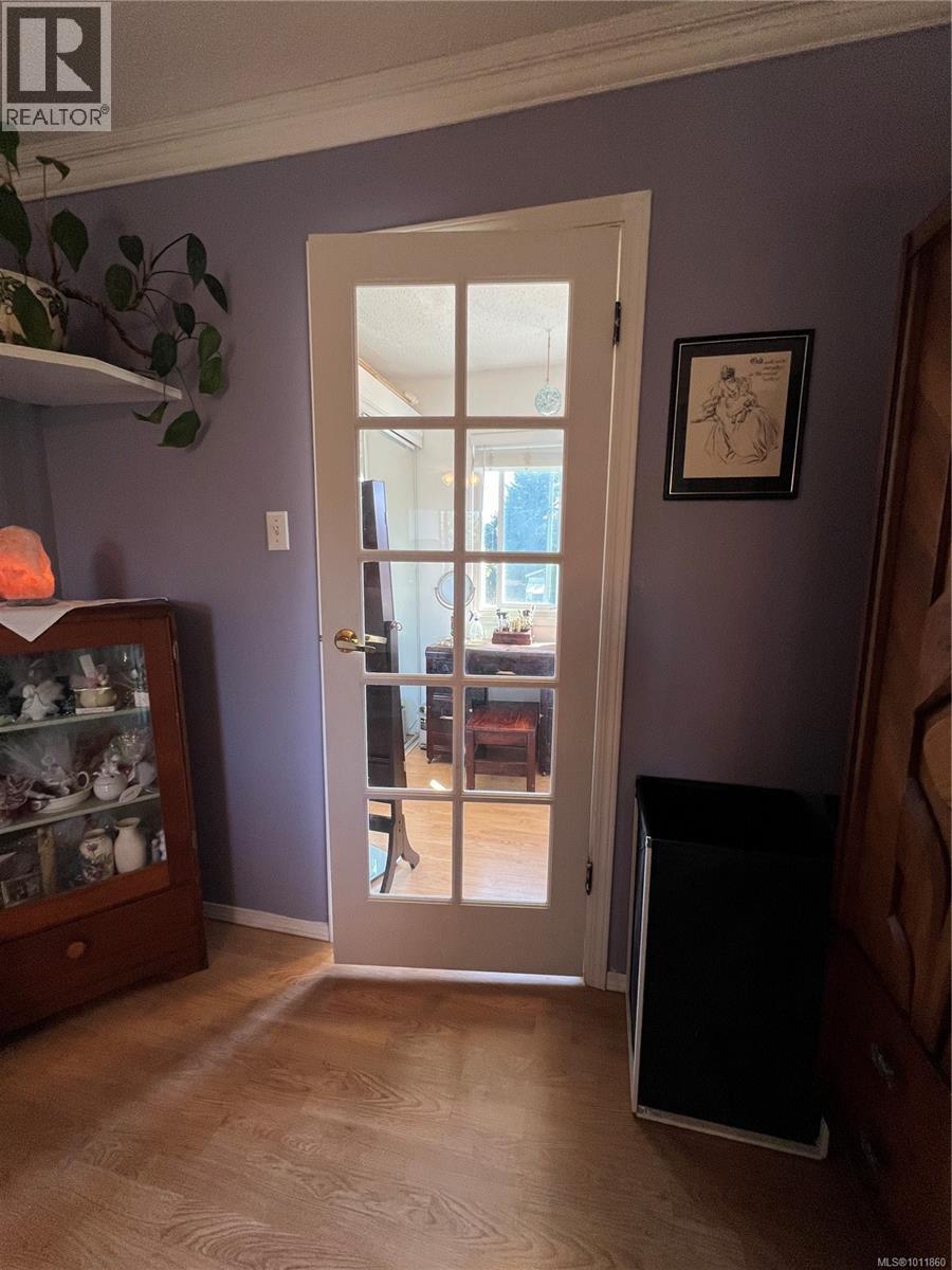 Photo 17 of 539 Rowan Ave, Parksville BC