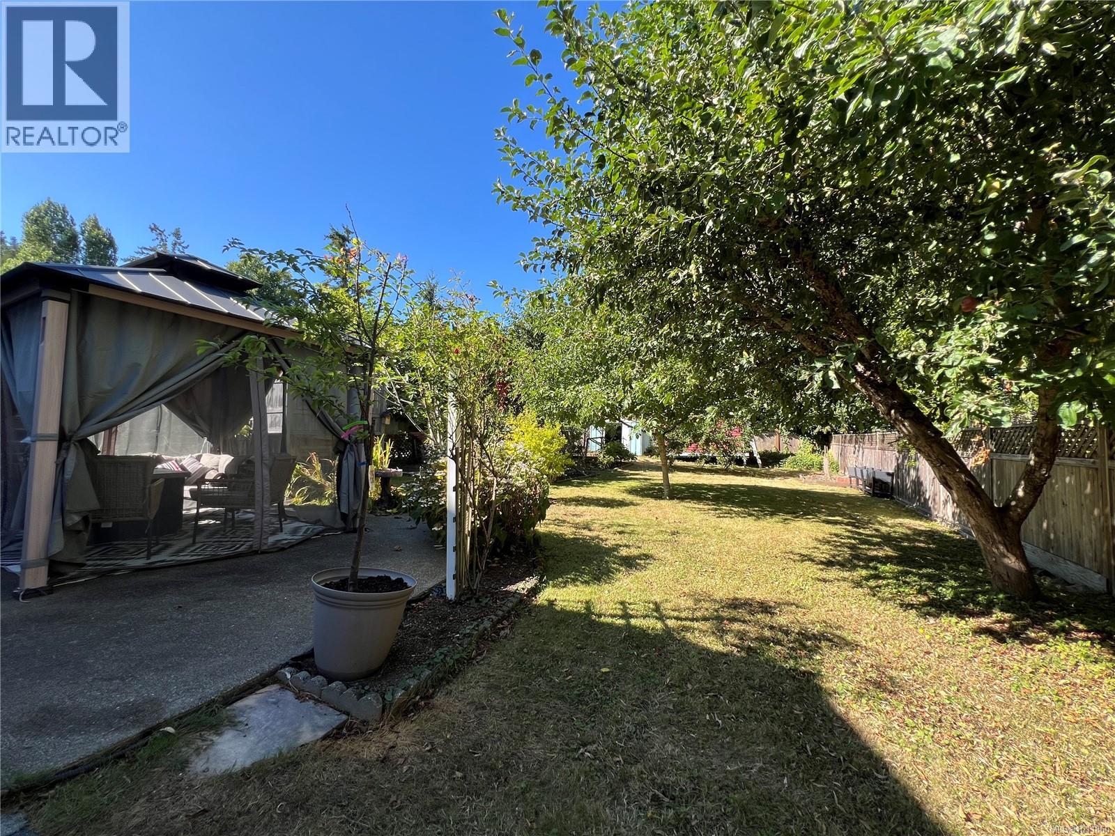 Photo 31 of 539 Rowan Ave, Parksville BC