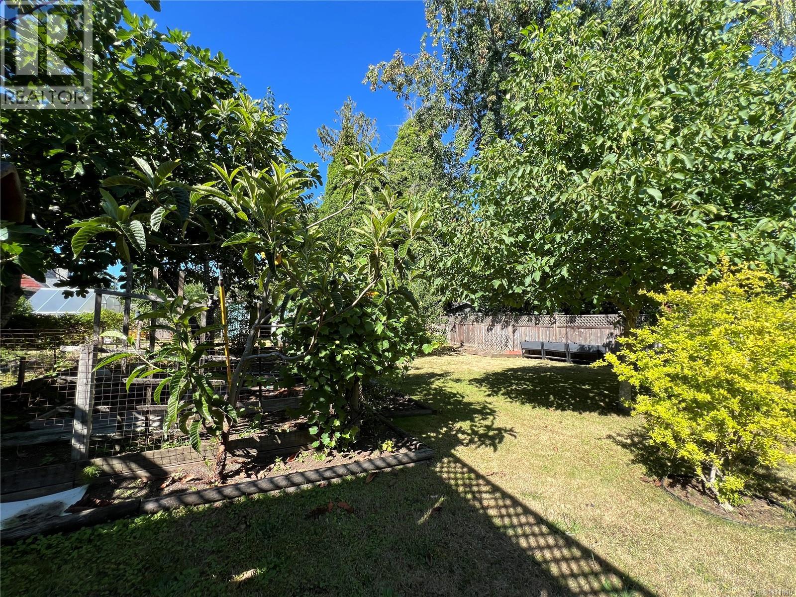 Photo 46 of 539 Rowan Ave, Parksville BC