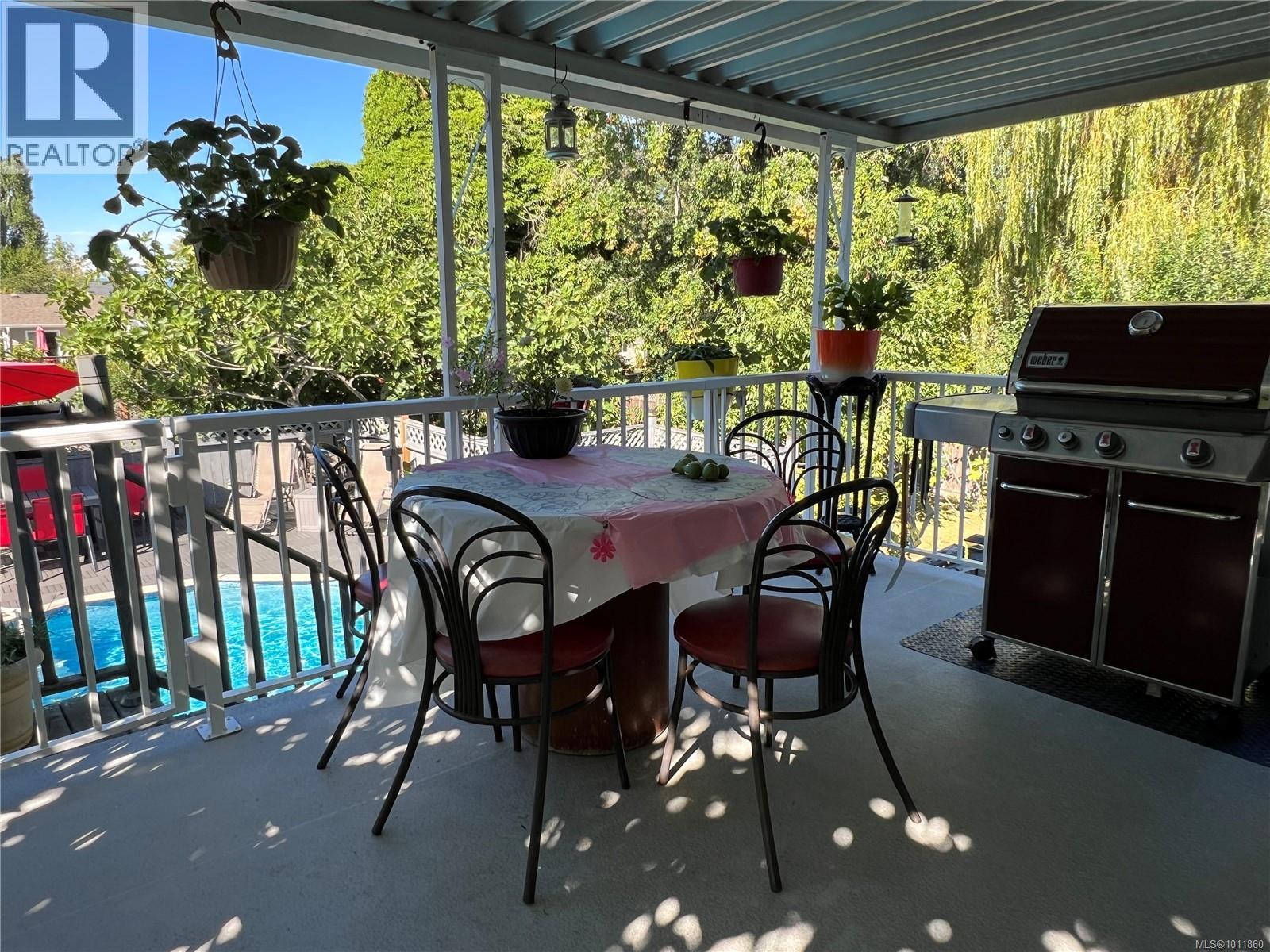 Photo 49 of 539 Rowan Ave, Parksville BC