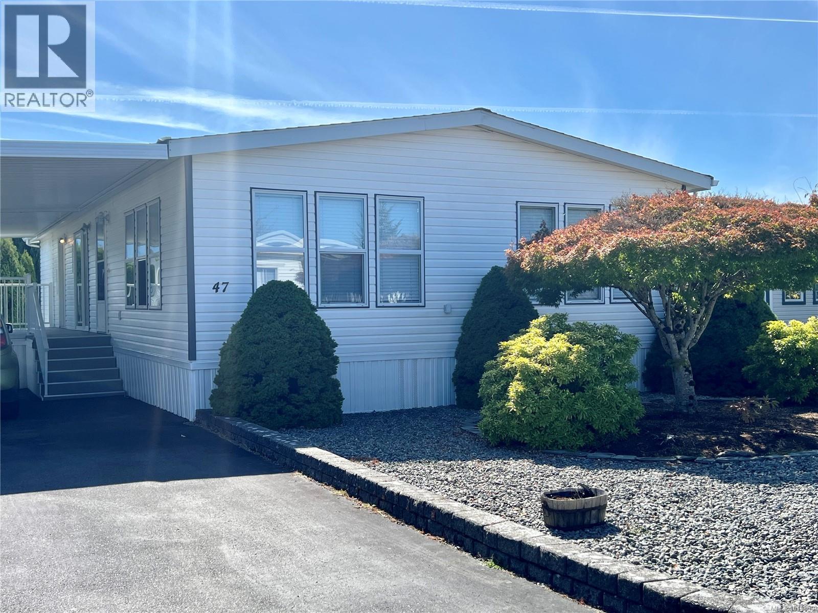 Photo 15 of 47 6325 Metral Dr, Nanaimo BC