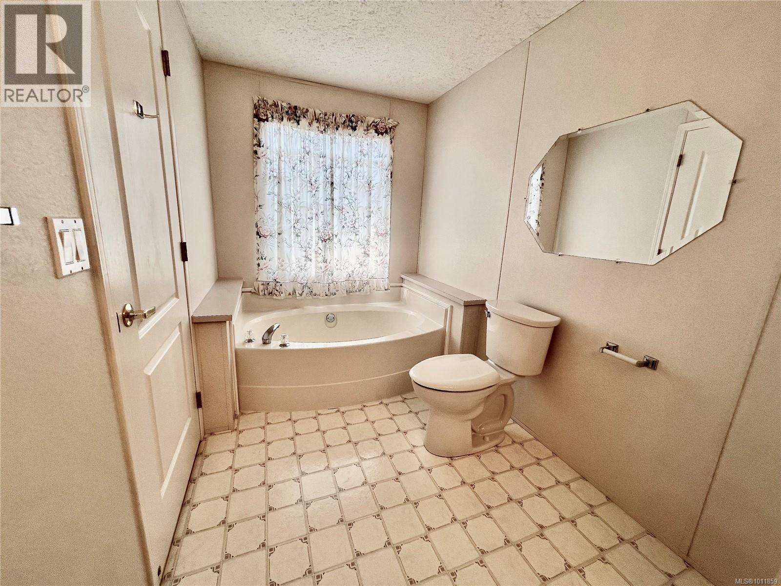 Photo 7 of 47 6325 Metral Dr, Nanaimo BC