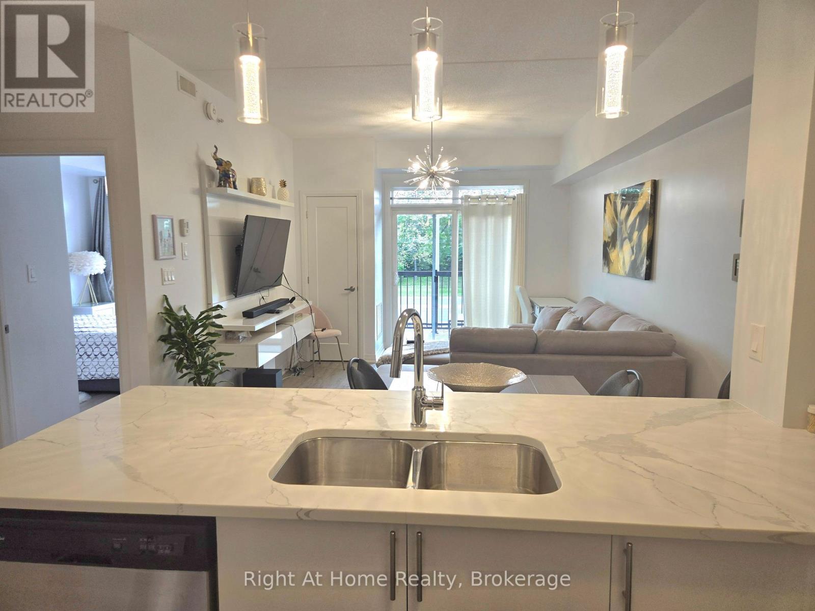 Photo 6 of 214 610 Farmstead Drive, Milton ON