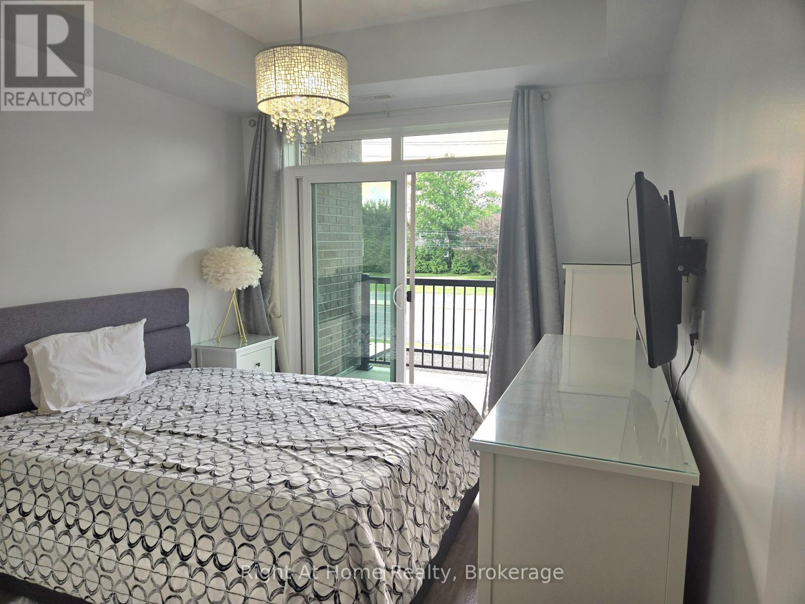 Photo 7 of 214 610 Farmstead Drive, Milton ON