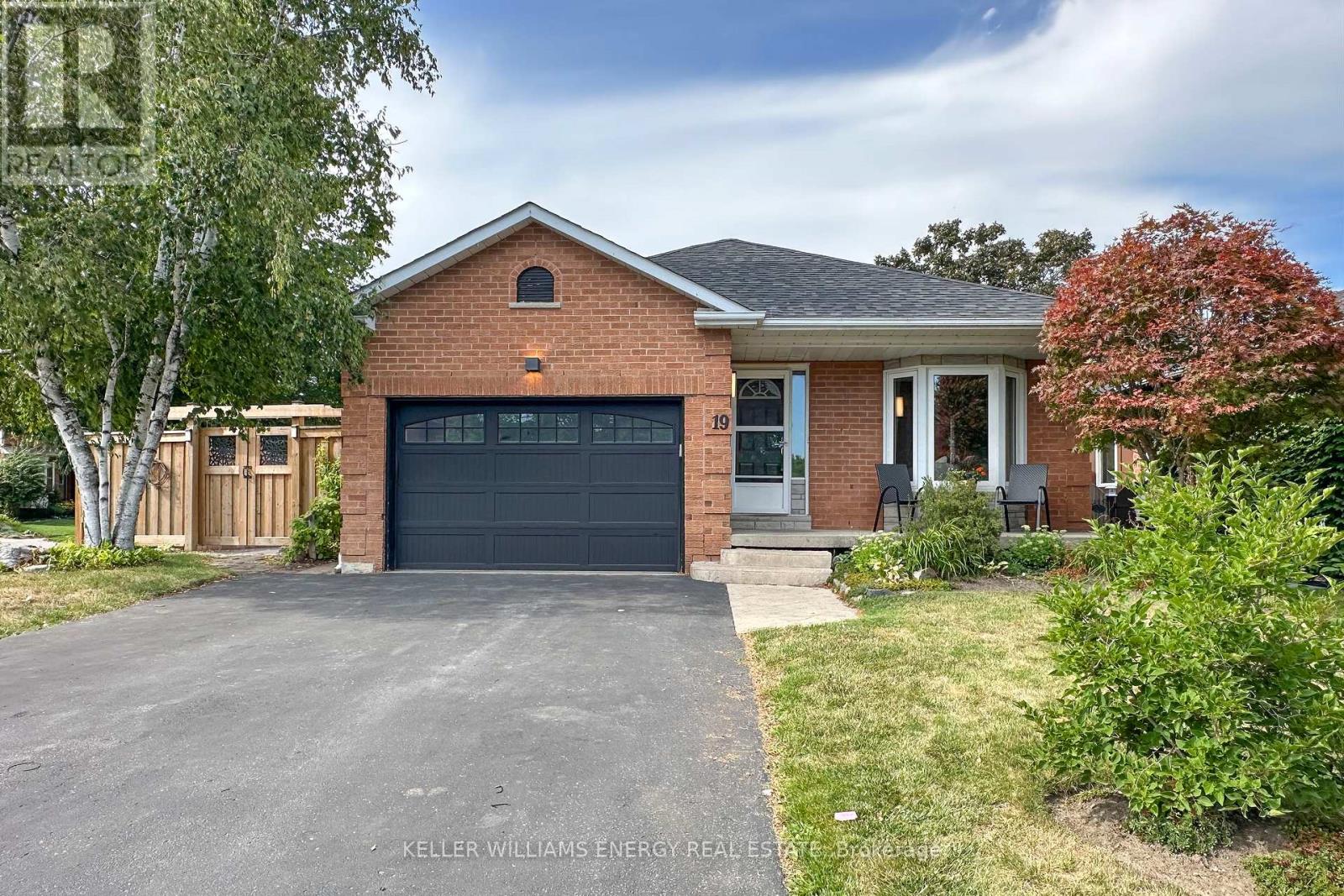 Photo 23 of 19 Stephen Avenue, Clarington ON