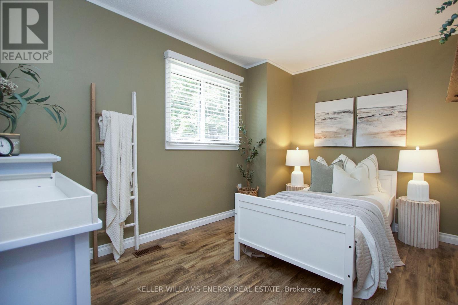 Photo 17 of 19 Stephen Avenue, Clarington ON