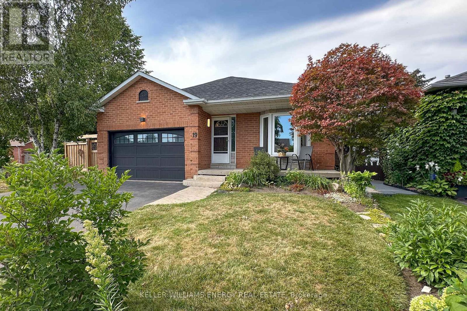 Photo 26 of 19 Stephen Avenue, Clarington ON