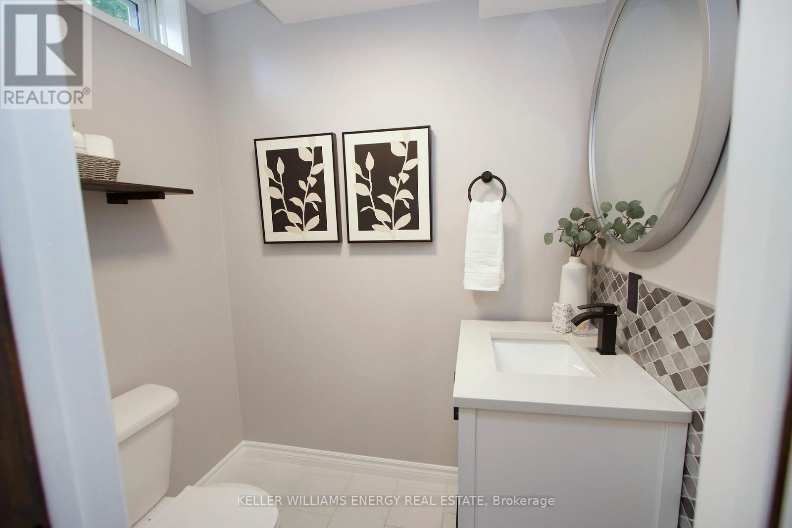 Photo 25 of 19 Stephen Avenue, Clarington ON