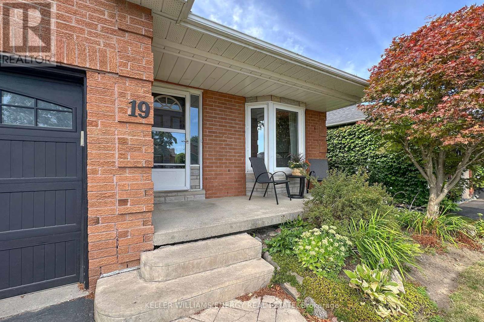 Photo 11 of 19 Stephen Avenue, Clarington ON