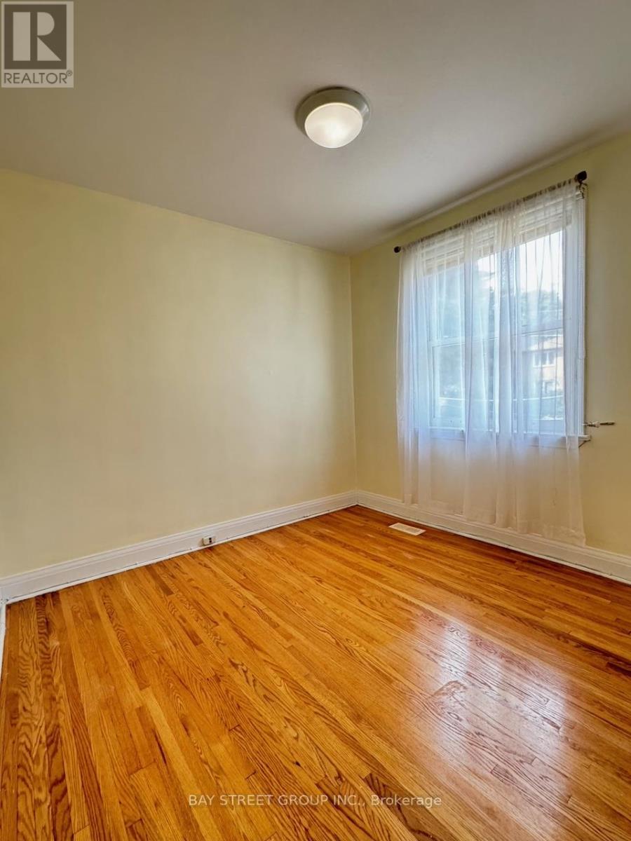Photo 14 of 38 Woodward Avenue, Markham ON